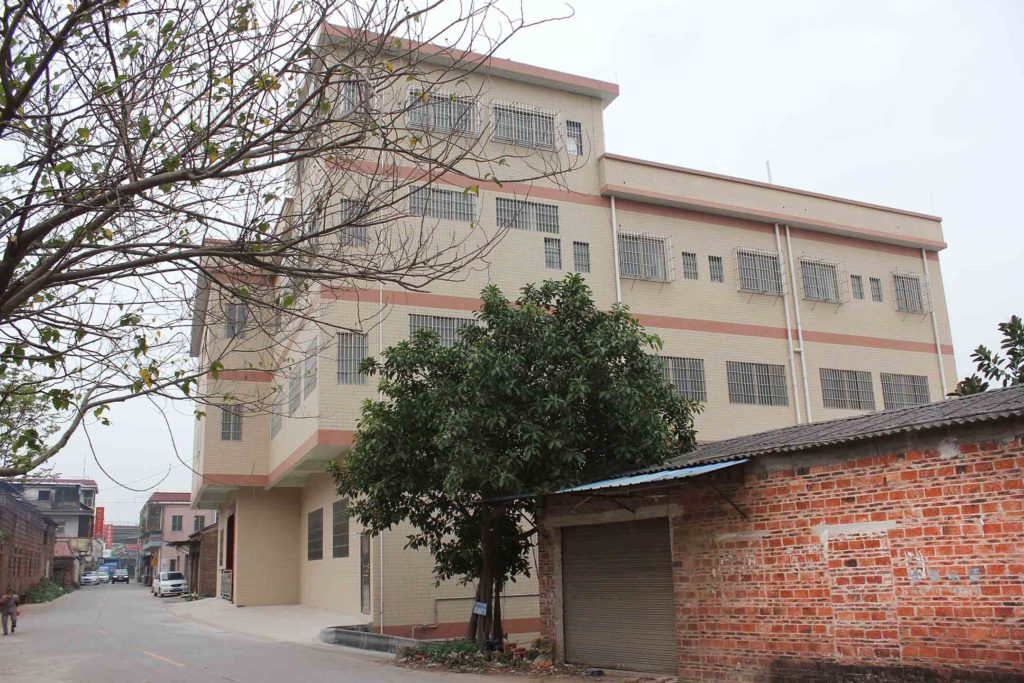 Richarms own factory where we manufacture high-quality magnetic snaps and metal fittings for bulk orders and customized solutions.